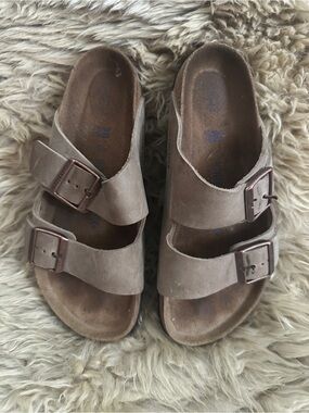 Birkenstock Arizona Leather Sandals Size 38 wide with a soft footbed